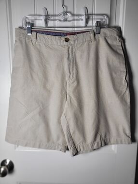 Men's Izod  Beige Casual Chino Shorts Size 34
